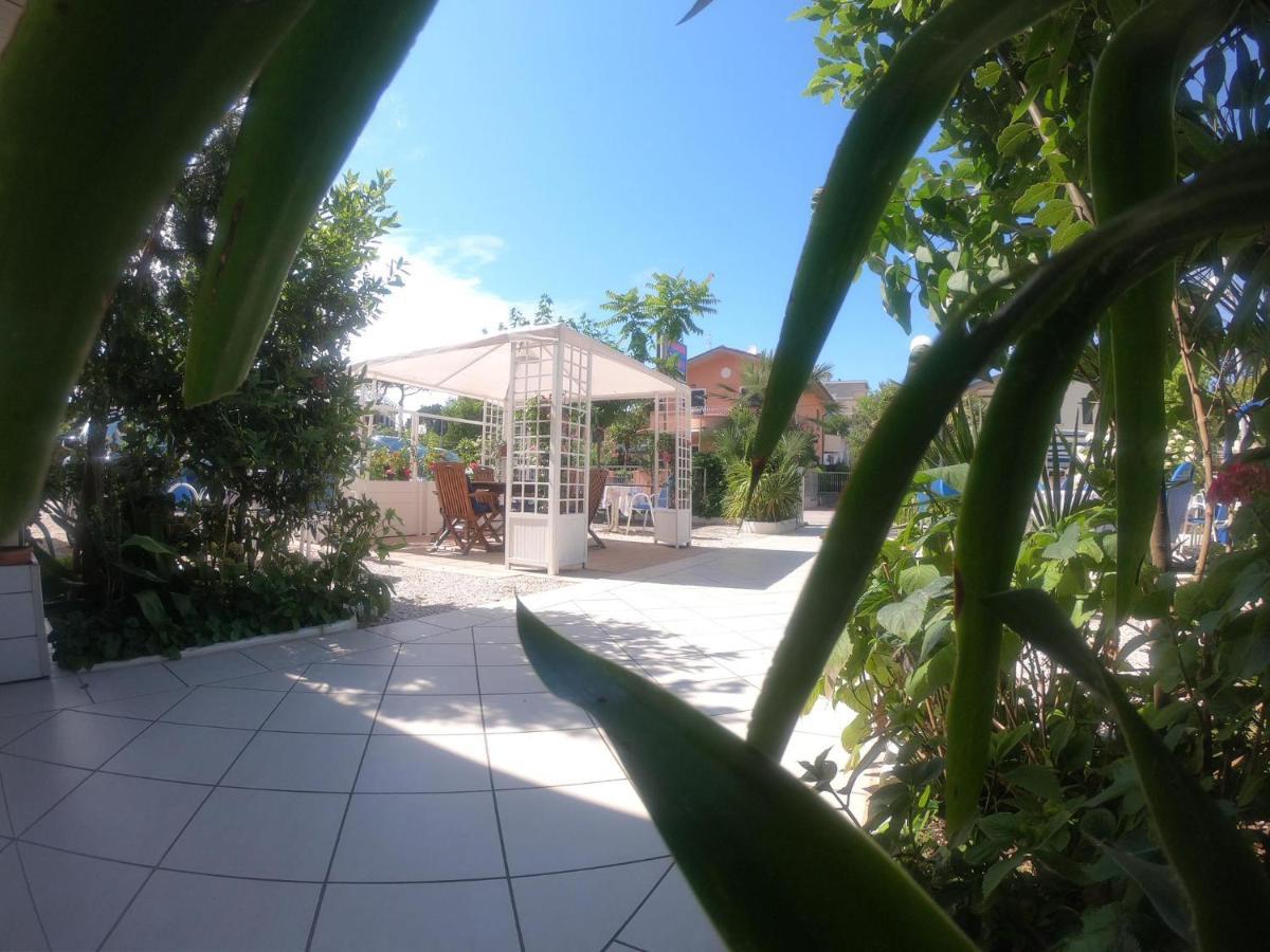 Splendid B&B Милано Мартима Екстериор снимка